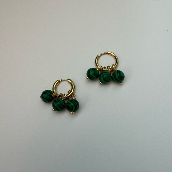 Vintage 18k Gold Plated Green Stone Hoop Earrings - Picture 4 of 5